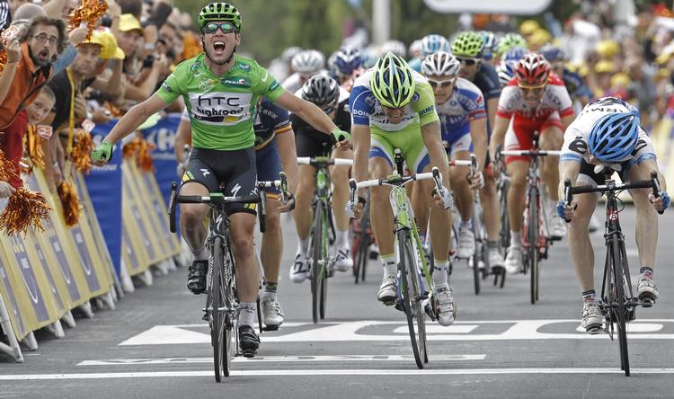 MASSESPURT. Feltet kom samlet til mål på dagens etape. 