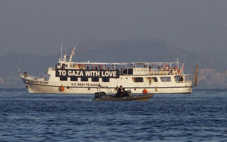 Blokade. Grækenland stoppede blandt andet dette skib fra at sejle mod Gaza. men et enkelt skib er sluppet i gennem og kan nå frem i morgen. 