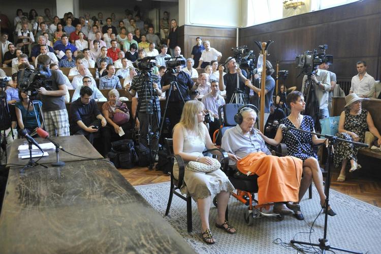 Tid. Først i 2006 lykkedes det nazijægere fra Simon Wiesenthal Centret at opspore den nu 97-årige Sandor Kepiro, som i mange år har stået øverst på centrets liste over nazoforbrydere. Kepiro flygtede efter krigen til Argentina, men vendte i 1996 tilbage til sit hjemland Ungarn. 