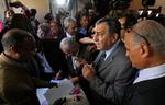 UTILFREDSHED. Essam Sharaf er blevet syg. Det forsinker den politiske overgang i Egypten. 