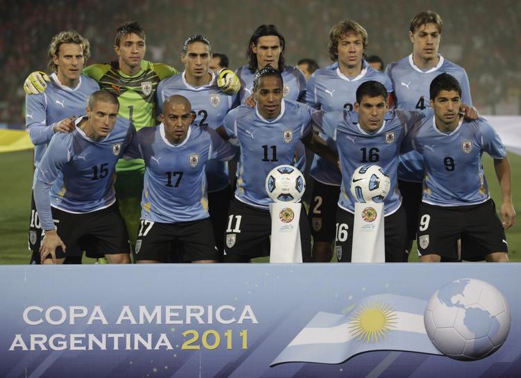 nej! Favoritter? Os? Glem det. Uruguay blev sidste år nummer fire ved VM, men Paraguay, Venezuela eller Peru kan lige så godt vinde Copa America. 