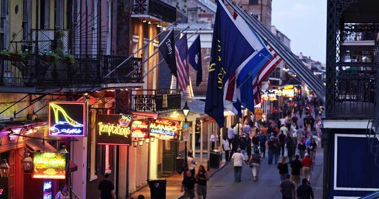 Genopbygning. Det franske kvarter i New Orleans, som er populært blandt turister, undgik i høj grad orkanen Katrinas ødelæggelser. 