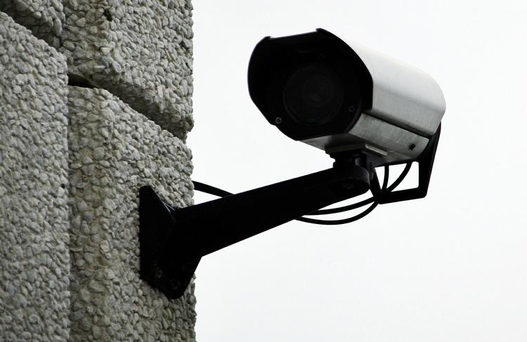 Ineffektiv. »Skal man tro forskningen, er der intet, der tyder på, at videoovervågning forhindrer alvorlig kriminalitet som vold og drab. Det er der nogle ret banale grunde til«, skriver lektor. 