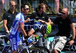 Sorg. Under Giro d'Italia måtte Jerome Pineau (tv.) trøste rytterkolleger, da Wouter Weylandts omkom efter et styrt. Nu er han selv i dyb sorg. 