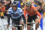 Angreb. Saxo Bank-Sungrads kaptajn Alberto Contador leverede et frontalangreb på de øvrige favoritter, da feltet ramte dagens eneste stigning. 