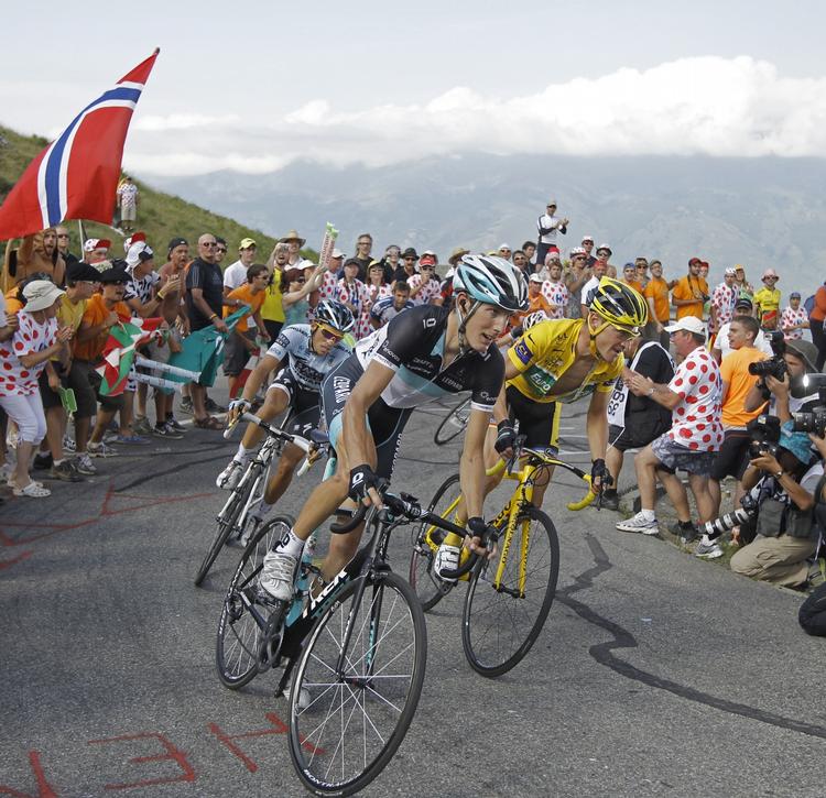 Farligt. Andy Schleck (t.v.) er utilfreds med dagens finale. 