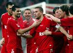 Klubikon. Lukas Podolski (i midten) har - bortset fra tre år i Bayern München - altid spillet i FC Köln. Han er noteret for 73 landskampe for Tyskland, som han har scoret 38 mål for. 
