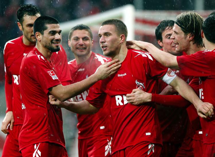 Klubikon. Lukas Podolski (i midten) har - bortset fra tre år i Bayern München - altid spillet i FC Köln. Han er noteret for 73 landskampe for Tyskland, som han har scoret 38 mål for. 