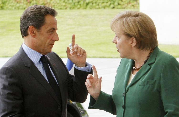 BERLIN. Sarkozy og Merkel fra Europas stærkeste land indledte i aftes et møde, hvor de skulle forsøge at finde en fælles aftale. 