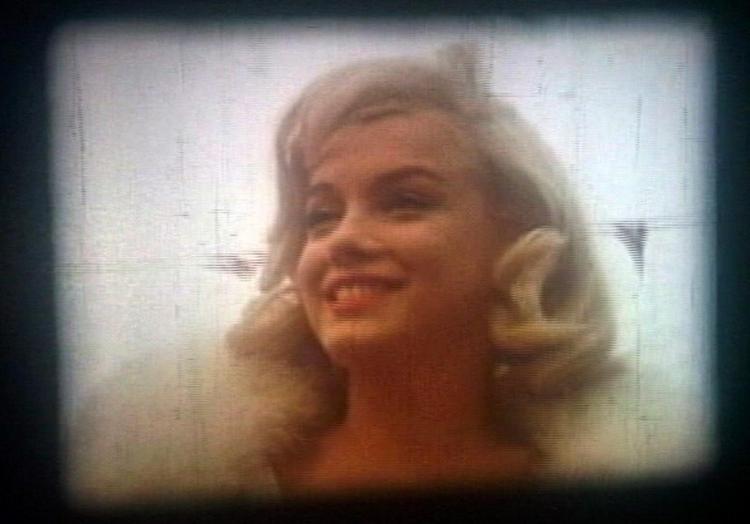 Auktion. Der er i forvejen enorm interesse alt Marilyn Monroes jordiske gods. Derfor vakte det ekstra-stor opsigt, da sexfilmen med hende for nylig kom på auktion. Men gassen gik af ballonen, da optagelsernes troværdighed blev draget i tvivl. 