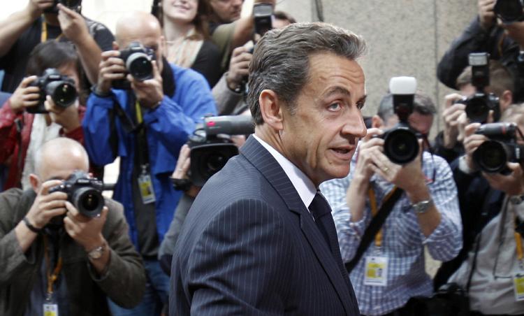 LIVREDNING. Sarkozy ankommer her til topmødet mellem eurozonens ledere, der skal finde en løsning for grækernes fremtid. 