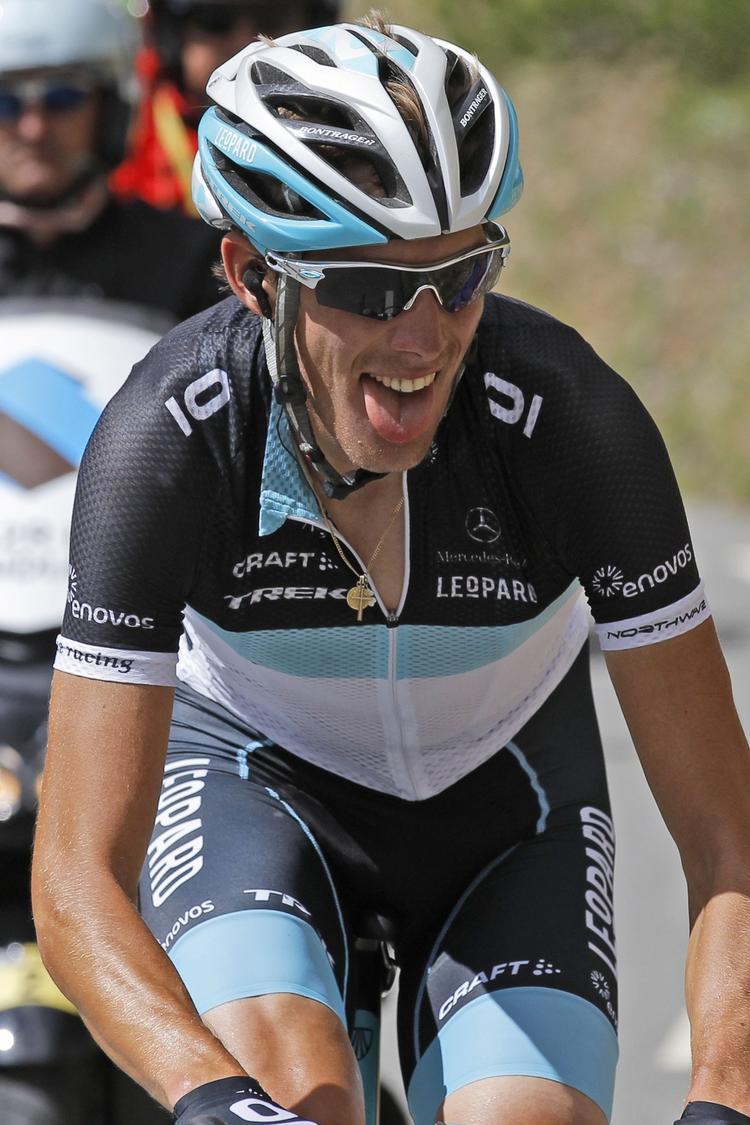 Angreb. Andy Schleck angreb på den sidste lille stigning med 16 km tilbage, men forspringet blev aldrig på mere end 15 sekunder, og da han blev hentet, var det slut 