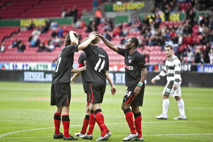 Jubi. Danny Olsen scorer på straffespark. 
