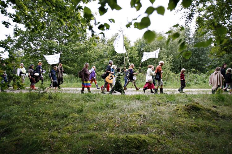 Protest. Naturfredningsforeningen er ikke overbevist om, at det planlagte testcenter for vindmøller i Østerild Klitplantage tager hensyn til naturen. 