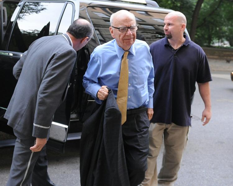 Efterforskning. De amerikanske myndigheder er ifølge Wall Street Journal godt i gang med forberedelserne til efterforskningen af Murdochs News Corporation. 