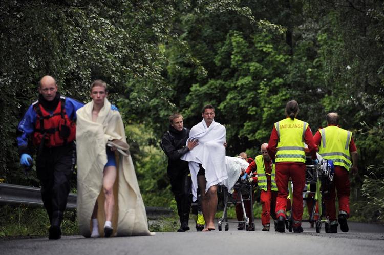Terror. Redningsmandskabet havde nok at se til, efter en 32-årig mand beskød en politisk ungdomslejr gennem en halv time. 