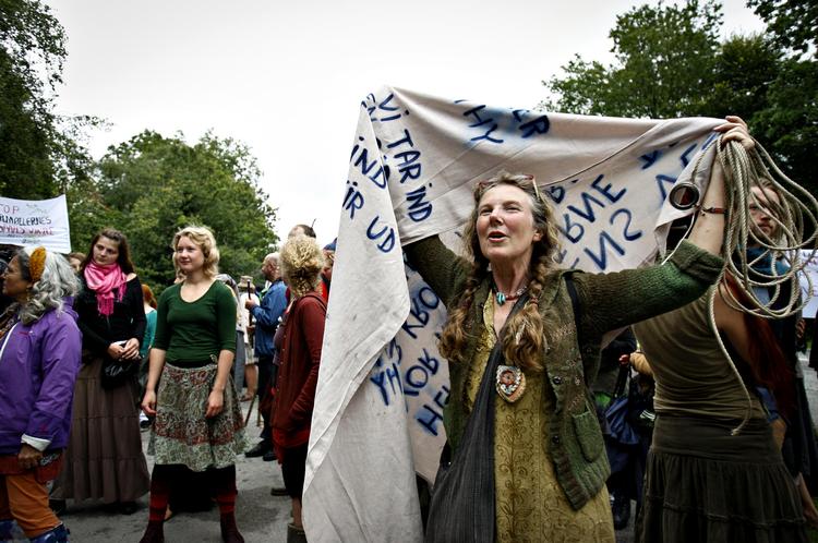 Vindmølleballade. Aktivister har i ugens løb demonstreret i Østerild Klitplantage i Thy mod et nationalt testcenter for kæmpevindmøller. 