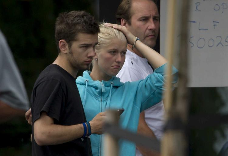 Mange af de unge er i sorg og chok efter tragedien. 