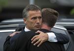 Sorgfuld. Den norske statsminister Jens Stoltenberg har inpiceret ødelæggelserne i det sønderbombede regeringskvarter. Og skaderne er ifølge Stoltenberg så omfattende, at det ikke er sikkert at opholde sig derinde. 