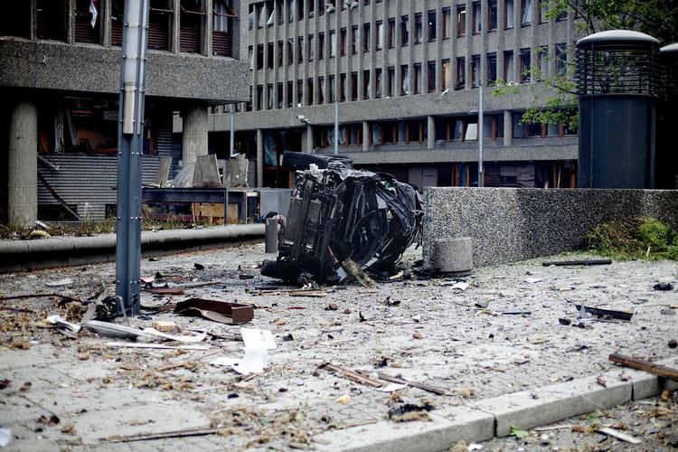 Sønderbombet. Bombeekspert Per Nergaard vurderer, at bomben der raserede Oslo fredag aften var på 500 kilo eller derover. 