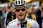 Eftertragtet. Fire hold bejler til Lars Bak. 