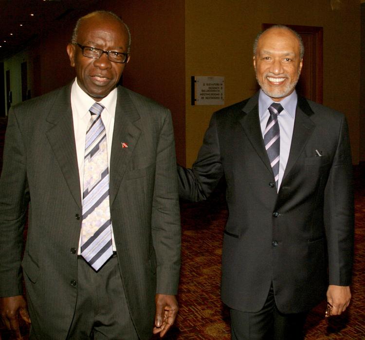 Anklaget. Jack Warner (t.v.) og Mohamed Bin Hammam (t.h.) ligner to færdige mænd i fodboldverdenen. 
