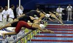 okay. Starten og de første 50 meter er forrygende for Jeanette Ottesen, der bare ikke kan afslutte sin 100 meter butterfly ordentligt. 