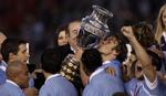 Historie. Uruguay er nu rykket forbi Argentina med 15 mesterskaber i Copa Americas historie. Argentina har 14. Her ses de blå juble med trofæet efter sejren på 3-0. 