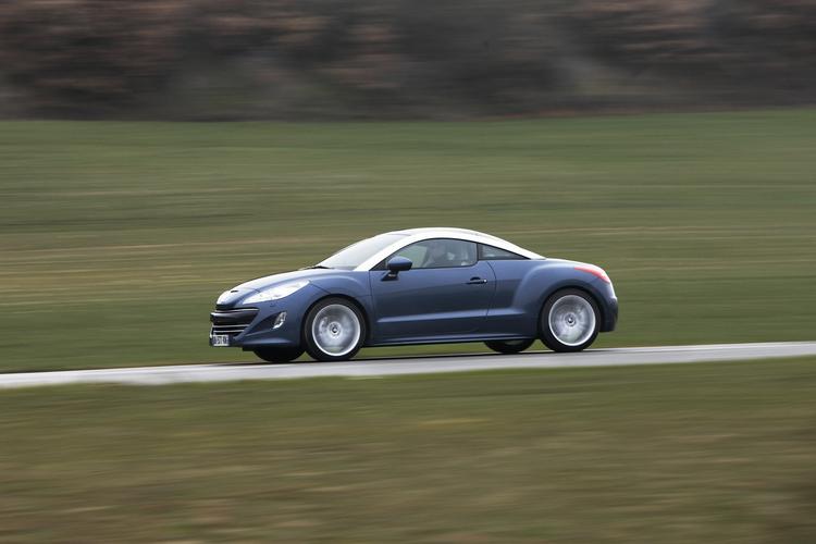 Hit. Peugeot RCZ er den mest solgte sportsvogn i Danmark. I den samlede salgsstatistik ligger den dog langt nede. 