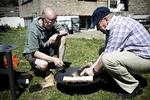 Optænding. Følg de gode råd fra naturvejleder Henrik Søfeldt Jørgensen, Naturstyrelsen, og instruktør Allan Runager, Dansk Brand- og sikringsteknisk Institut og få et korrekt lavet bål i haven. 