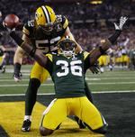 touchdown. Clay Matthews /52) jubler sammen med Nick Collins efter en touchdown. 