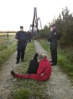 Fældning. Med 10 dages forsinkelse er det lykkedes politiet at bekæmpe demonstranternes modstand mod fældningen af 12 hektar skov. 