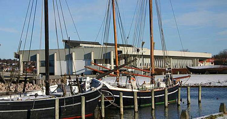 Svineri. Rengøring to gange om dagen på Roskildes Vikingskibsmuseum er ikke nok. Gæsterne klager. 