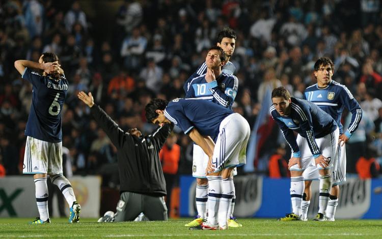 afbud. Argentinerne græmmer sig efter at være blevet slået ud af Copa America. Det holdt træneren ikke til i det fodboldglade land. 
