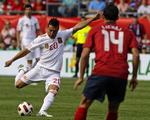 Mål. Cazorla (t.v.) scorede to gange i juni, da Spanien slog USA med 4-0. 