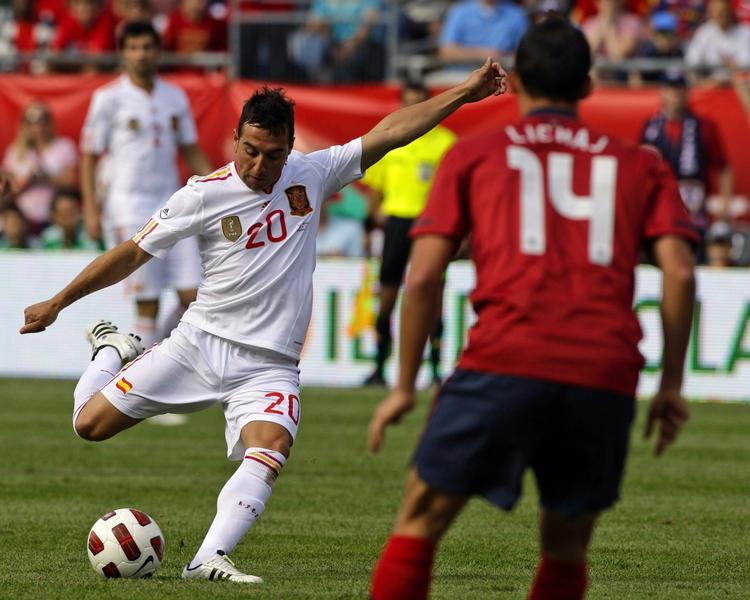 Mål. Cazorla (t.v.) scorede to gange i juni, da Spanien slog USA med 4-0. 