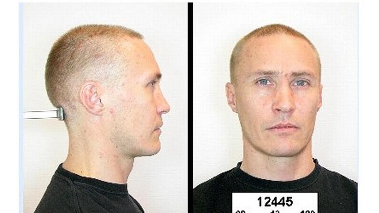 Efterlyst. Sådan ser den eftersøgte, 42-årige mand ud. 