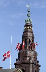Danmark flager på halv for Norge