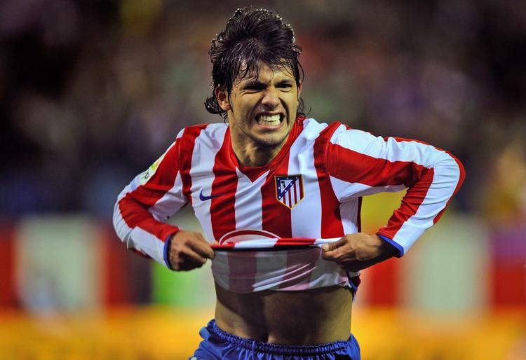 Sergio Agüero jubler efter udligningen til 2-2. 