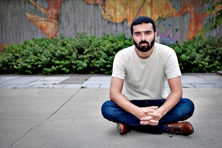 Overlever.  Mens Ali Esbati gemte sig på  Utøya, troede han, at angrebet på øen var en hævnaktion antændt af spekulationerne om, at islamister stod bag bomben i Oslo. 