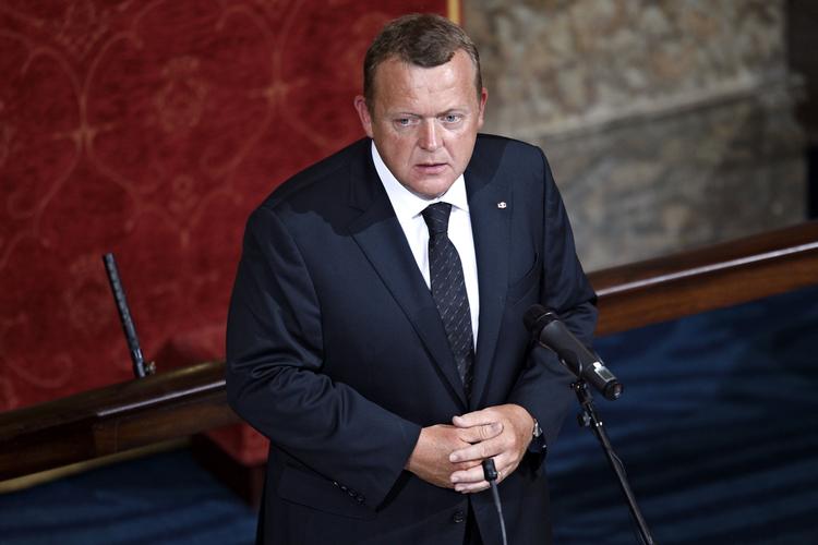 Støtte. Lars Løkke Rasmussen taler ved mindegudstjenesten i Vor Frue Kirke. 