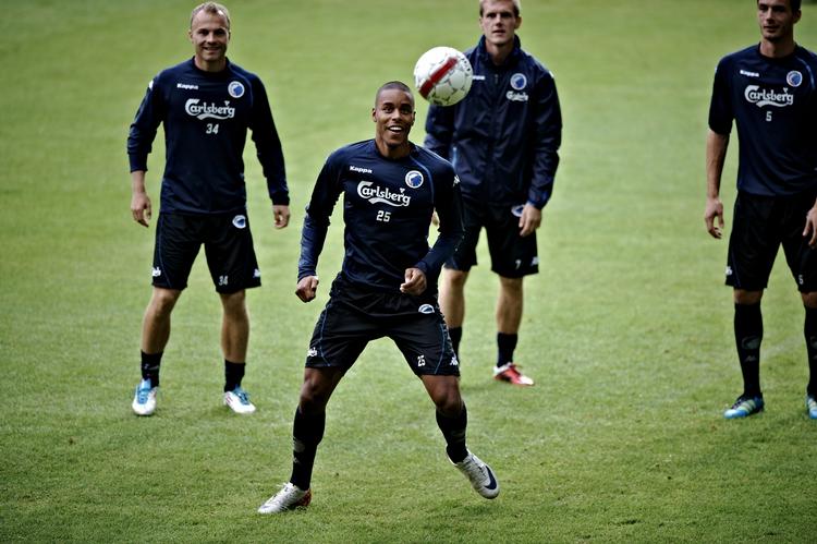 optimisme. Træningen op til kampen mod Shamrock Rovers var præget af højt humør og forventning om sejr. 