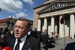 Upassende. Lars Løkke Rasmussen kritiserer Søren Pinds opdatering om terrorsagen på Facebook. 