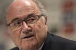 diktator-beskyldninger. Fifas præsident Sepp Blatter var på talerstolen, da datoerne i dag blev offentliggjort for VM i Brasilien 2014. 