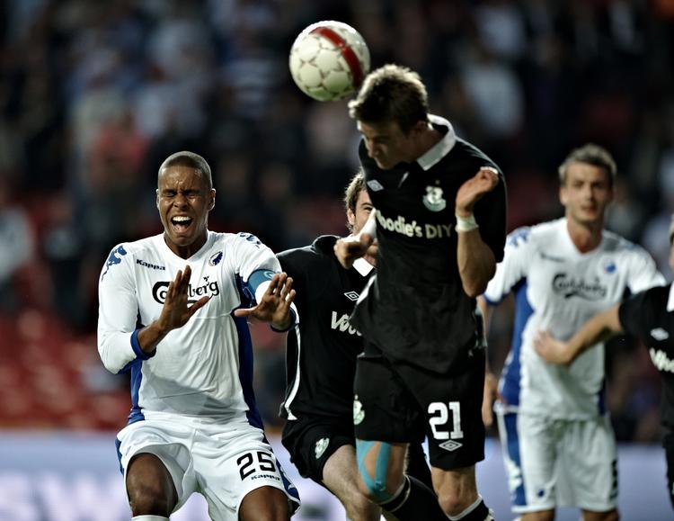 fortrøstningsfuld. Mathias 'Zanka' Jørgensen (tv) er ikke tilfreds med FCK's indsats i kampen mod Shamrock Rovers, men mener sejren nok skal komme i hus i Dublin. 