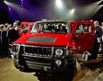 Det sorte panel på motorhjelmen af Hummer H3 kan falde af. Derfor skal 362.000 biler verden over på værksted. 