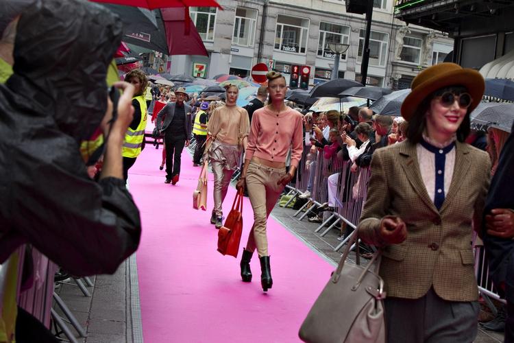 "Kortsigtet". Ved næste uges Copenhagen Fashion Week handler det om tøjet til forår og sommer 2012. Billede fra modeugen i 2010. 