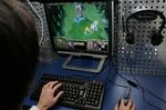 Spillegal. Anders Behring Breivik var blandt andet bruger af computerspillet 'World of Warcraft'. Nu fjerner norske butikker det voldelige spil fra hylderne. 