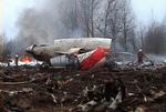 Tragedie. Alle om bord døde, da det polske præsidentfly styrtede ned i Rusland i april sidste år. Nu er rapporten om forløbet klar, og det er de uerfarne piloter, der får hovedparten af skylden. 