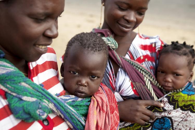 Befolkningsboom. I Kenya fik kvinder i 1970'erne stadig omkring 8 børn. I dag er tallet faldet til godt 4. Men det skal ned på 2,1, før befolkningstallet bliver stabilt, skriver Knud Vilby i dagens analyse. 